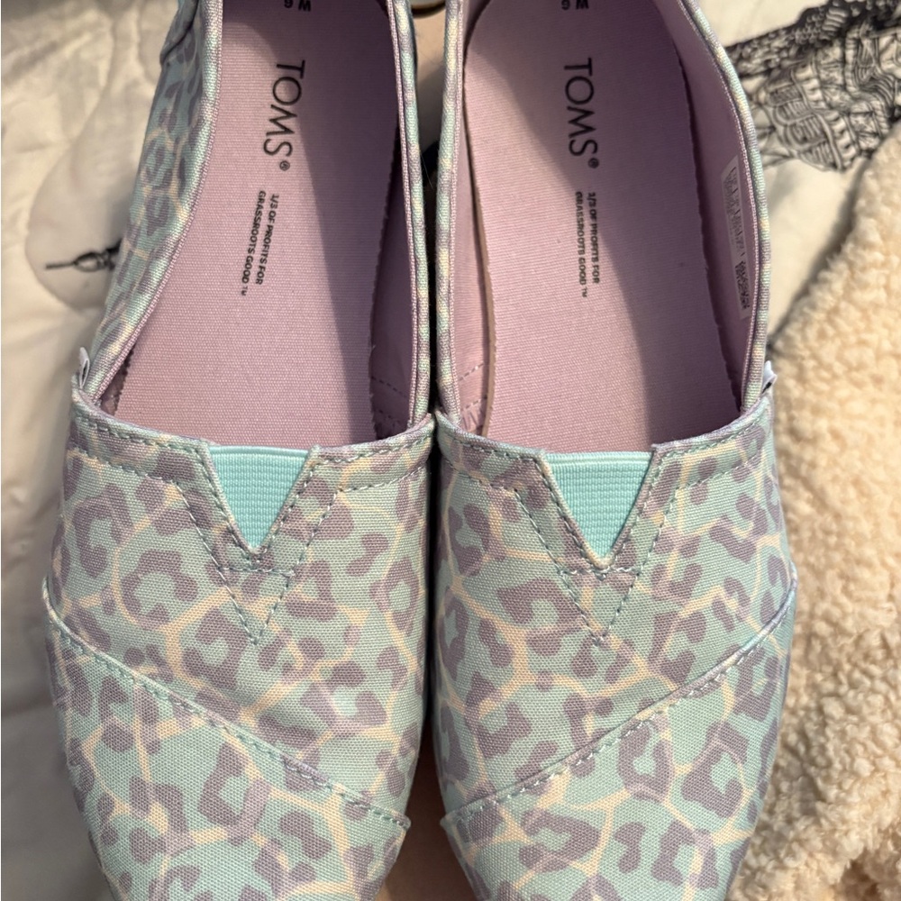 Toms Blue Flats Comfortable Slip-On Loafers